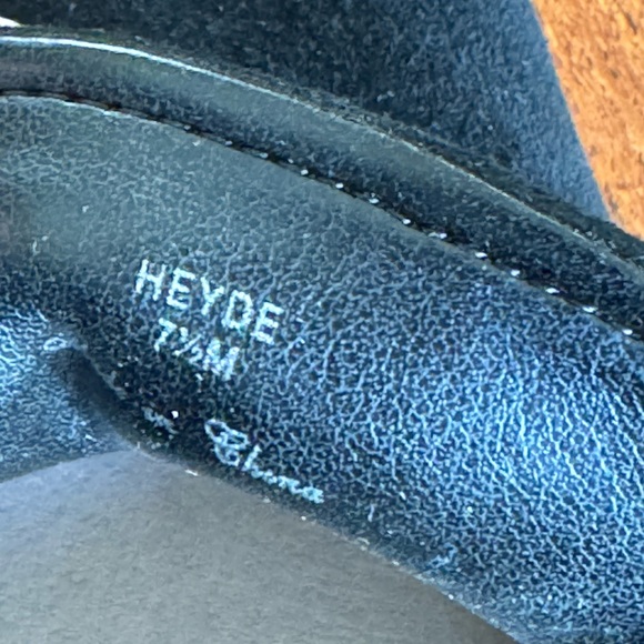 Donald Pliner Black Suede Chunky Heels (7.5) - Picture 7 of 8